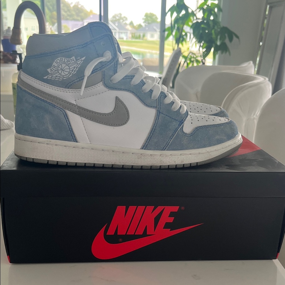 Nike Air Jordan 1 High Hyper Royal